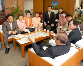 飯島利武市議会議長と懇談