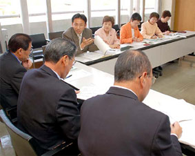 鉾田市の酒井長敬助役らと懇談