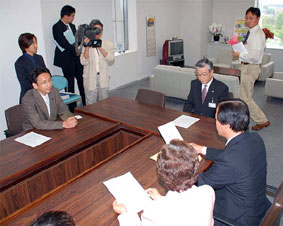 橋本昌茨城県知事への申し入れ